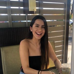 Meet your Posher, Yaneli